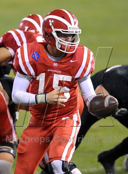 Thumbnail 3 in Servite vs. Mater Dei photogallery.