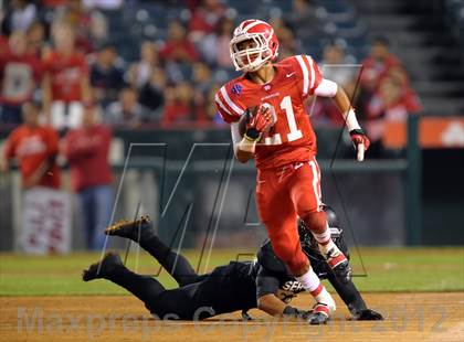 Thumbnail 1 in Servite vs. Mater Dei photogallery.