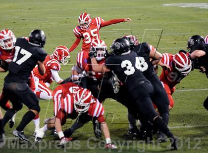 Thumbnail 1 in Servite vs. Mater Dei photogallery.