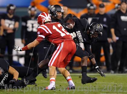 Thumbnail 3 in Servite vs. Mater Dei photogallery.