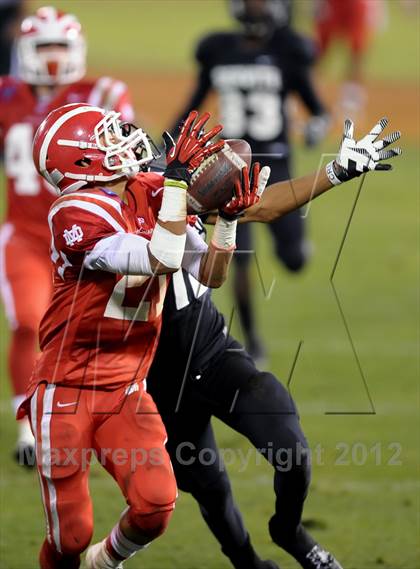 Thumbnail 3 in Servite vs. Mater Dei photogallery.