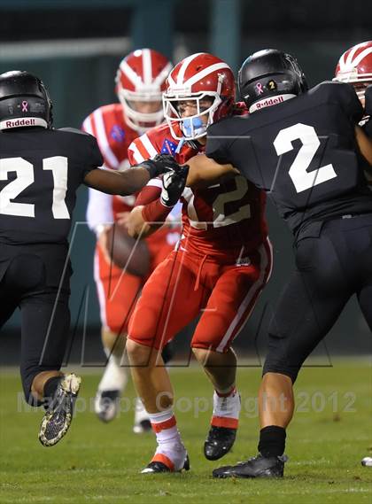 Thumbnail 3 in Servite vs. Mater Dei photogallery.