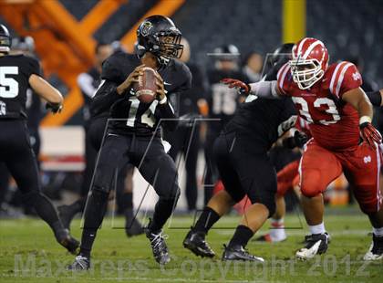 Thumbnail 3 in Servite vs. Mater Dei photogallery.