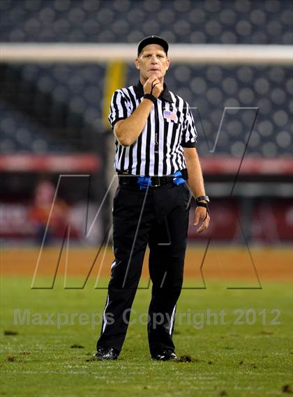 Thumbnail 3 in Servite vs. Mater Dei photogallery.