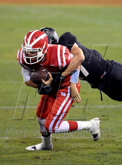 Thumbnail 3 in Servite vs. Mater Dei photogallery.