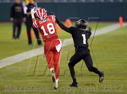 Thumbnail 3 in Servite vs. Mater Dei photogallery.