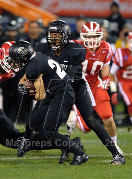 Thumbnail 3 in Servite vs. Mater Dei photogallery.