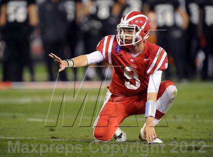 Thumbnail 2 in Servite vs. Mater Dei photogallery.