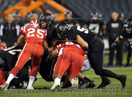 Thumbnail 3 in Servite vs. Mater Dei photogallery.