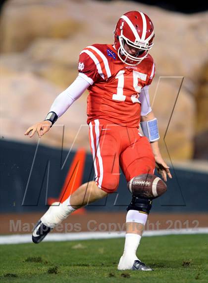 Thumbnail 2 in Servite vs. Mater Dei photogallery.