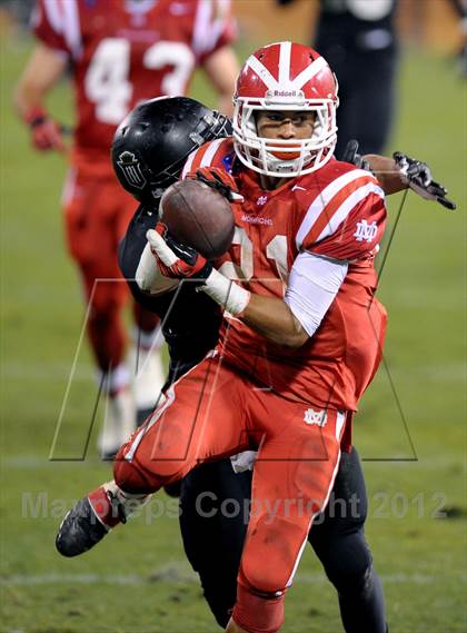 Thumbnail 2 in Servite vs. Mater Dei photogallery.
