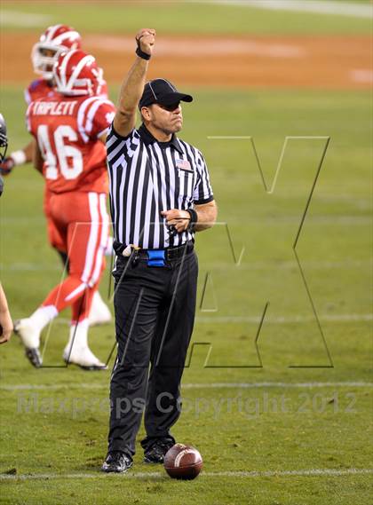 Thumbnail 2 in Servite vs. Mater Dei photogallery.