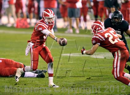 Thumbnail 3 in Servite vs. Mater Dei photogallery.