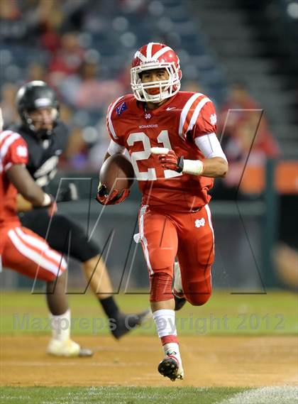 Thumbnail 3 in Servite vs. Mater Dei photogallery.