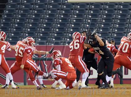 Thumbnail 3 in Servite vs. Mater Dei photogallery.