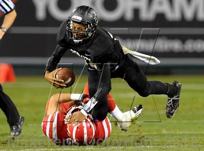 Thumbnail 3 in Servite vs. Mater Dei photogallery.