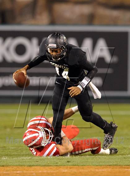 Thumbnail 2 in Servite vs. Mater Dei photogallery.