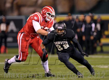Thumbnail 3 in Servite vs. Mater Dei photogallery.