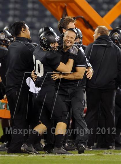 Thumbnail 3 in Servite vs. Mater Dei photogallery.