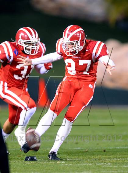 Thumbnail 3 in Servite vs. Mater Dei photogallery.