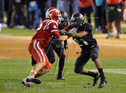 Thumbnail 3 in Servite vs. Mater Dei photogallery.