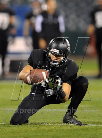 Thumbnail 3 in Servite vs. Mater Dei photogallery.