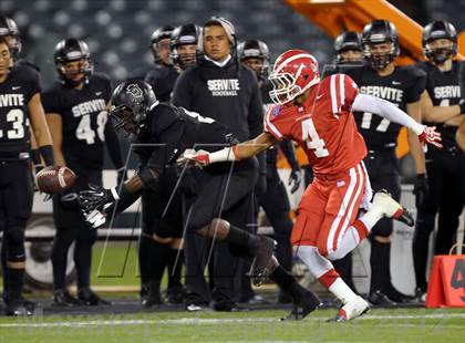 Thumbnail 2 in Servite vs. Mater Dei photogallery.