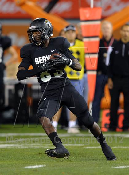 Thumbnail 3 in Servite vs. Mater Dei photogallery.