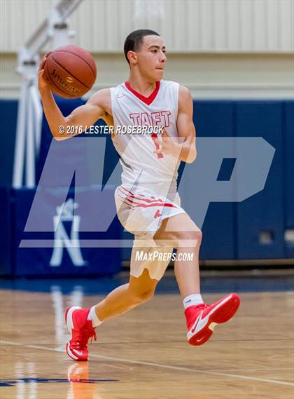 Thumbnail 2 in Taft vs. Warren photogallery.