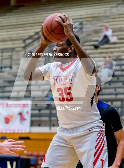 Thumbnail 3 in Taft vs. Warren photogallery.