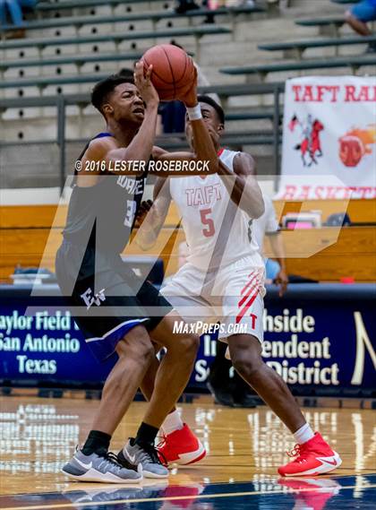 Thumbnail 2 in Taft vs. Warren photogallery.