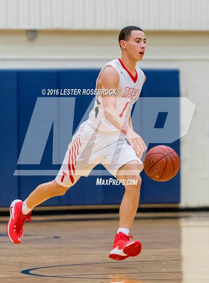 Thumbnail 1 in Taft vs. Warren photogallery.