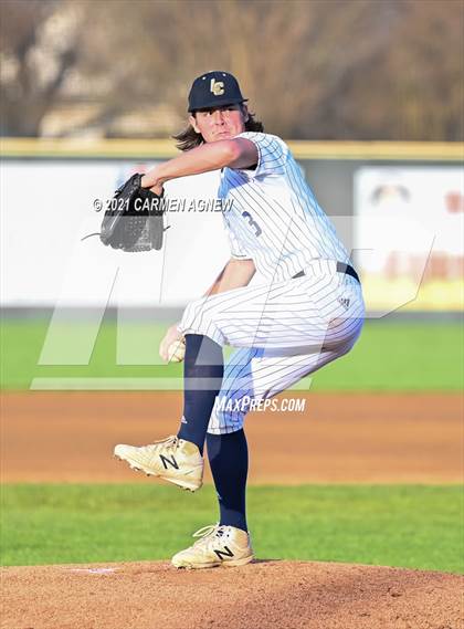 Thumbnail 2 in Lake Creek vs Brenham photogallery.