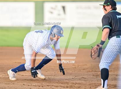Thumbnail 2 in Lake Creek vs Brenham photogallery.