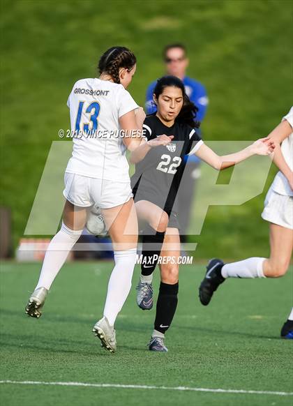 Thumbnail 2 in Grossmont @ Flintridge Sacred Heart (CIF SoCal D3 Regional Semi-Final) photogallery.
