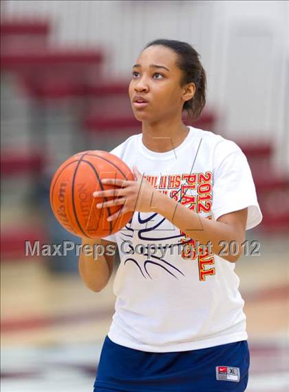 Thumbnail 2 in Incarnate Word vs. John Paul II photogallery.
