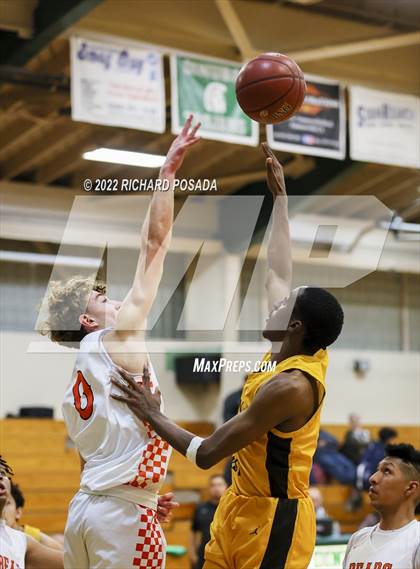 Thumbnail 2 in Selma vs. Golden West photogallery.