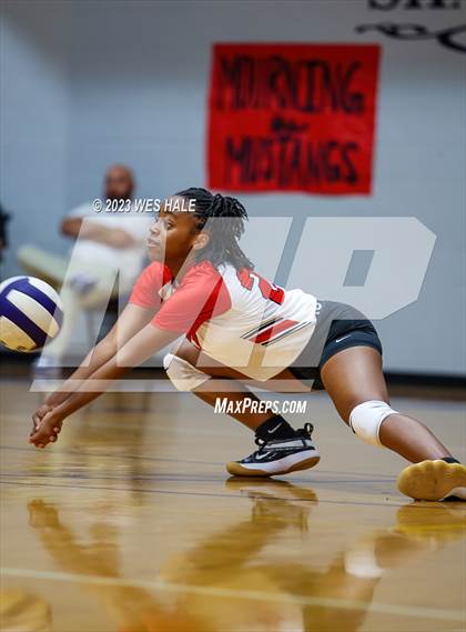 Thumbnail 1 in Center Hill @ DeSoto Central photogallery.