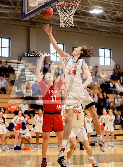 Thumbnail 1 in The Woodlands vs Grand Oaks photogallery.