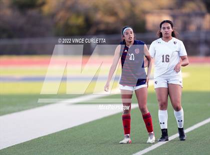 Thumbnail 3 in Davenport vs. Wimberley (UIL 4A Regional Quarterfinal Playoff) photogallery.