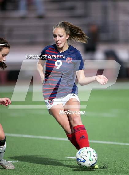 Thumbnail 3 in Davenport vs. Wimberley (UIL 4A Regional Quarterfinal Playoff) photogallery.