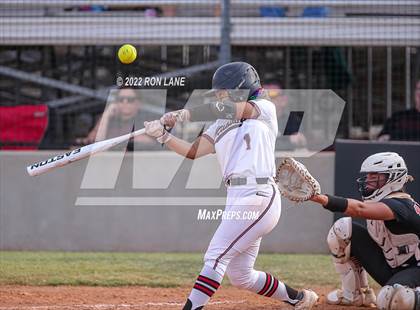 Thumbnail 2 in Yukon vs Mustang (OSSAA 6A Region 1 Final) photogallery.