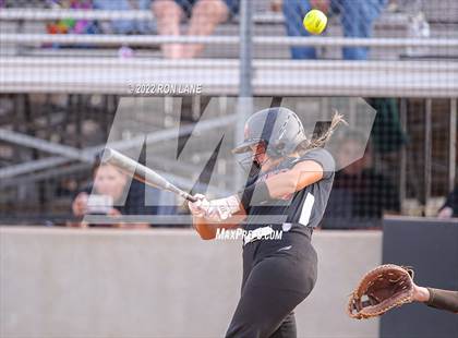 Thumbnail 2 in Yukon vs Mustang (OSSAA 6A Region 1 Final) photogallery.