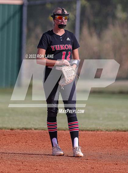 Thumbnail 1 in Yukon vs Mustang (OSSAA 6A Region 1 Final) photogallery.