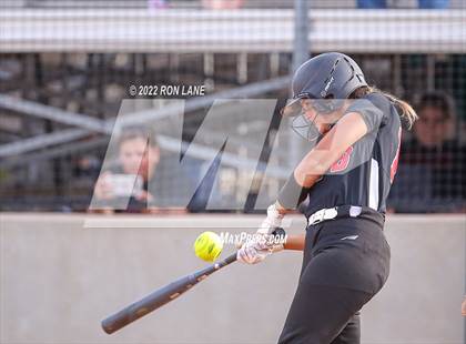 Thumbnail 1 in Yukon vs Mustang (OSSAA 6A Region 1 Final) photogallery.
