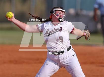 Thumbnail 1 in Yukon vs Mustang (OSSAA 6A Region 1 Final) photogallery.