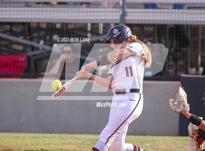 Thumbnail 3 in Yukon vs Mustang (OSSAA 6A Region 1 Final) photogallery.