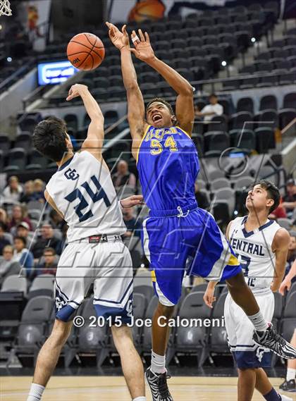 Thumbnail 3 in Central Catholic vs Clemens (AT&T Center) photogallery.