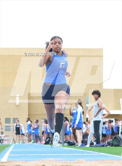 Thumbnail 2 in Estrella Foothills Invitational photogallery.