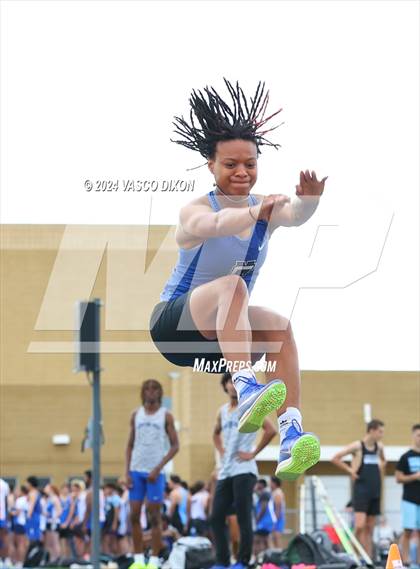 Thumbnail 3 in Estrella Foothills Invitational photogallery.